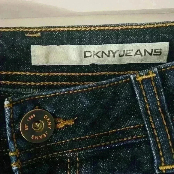 DKNY BLUE DENIM JEANS  STRECHABLE. SIZE 12 - Picture 3 of 5